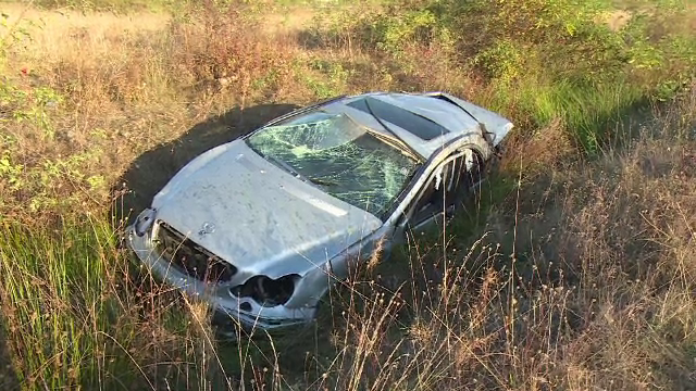Tânără în comă după ce a fost proiectată prin luneta mașinii, în urma unui accident pe A1