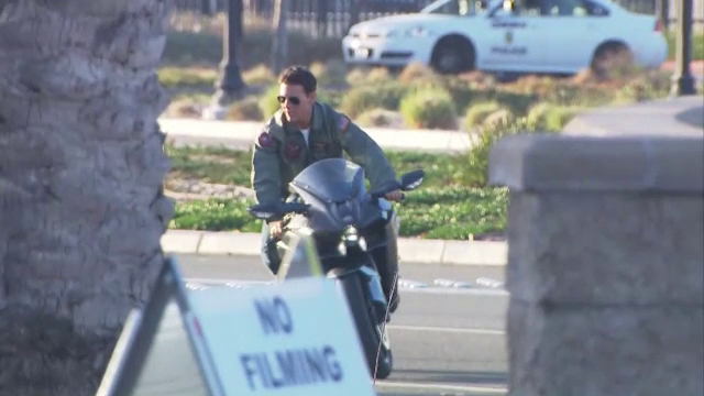 Imagini cu Tom Cruise pe platourile de filmare de la noul Top Gun