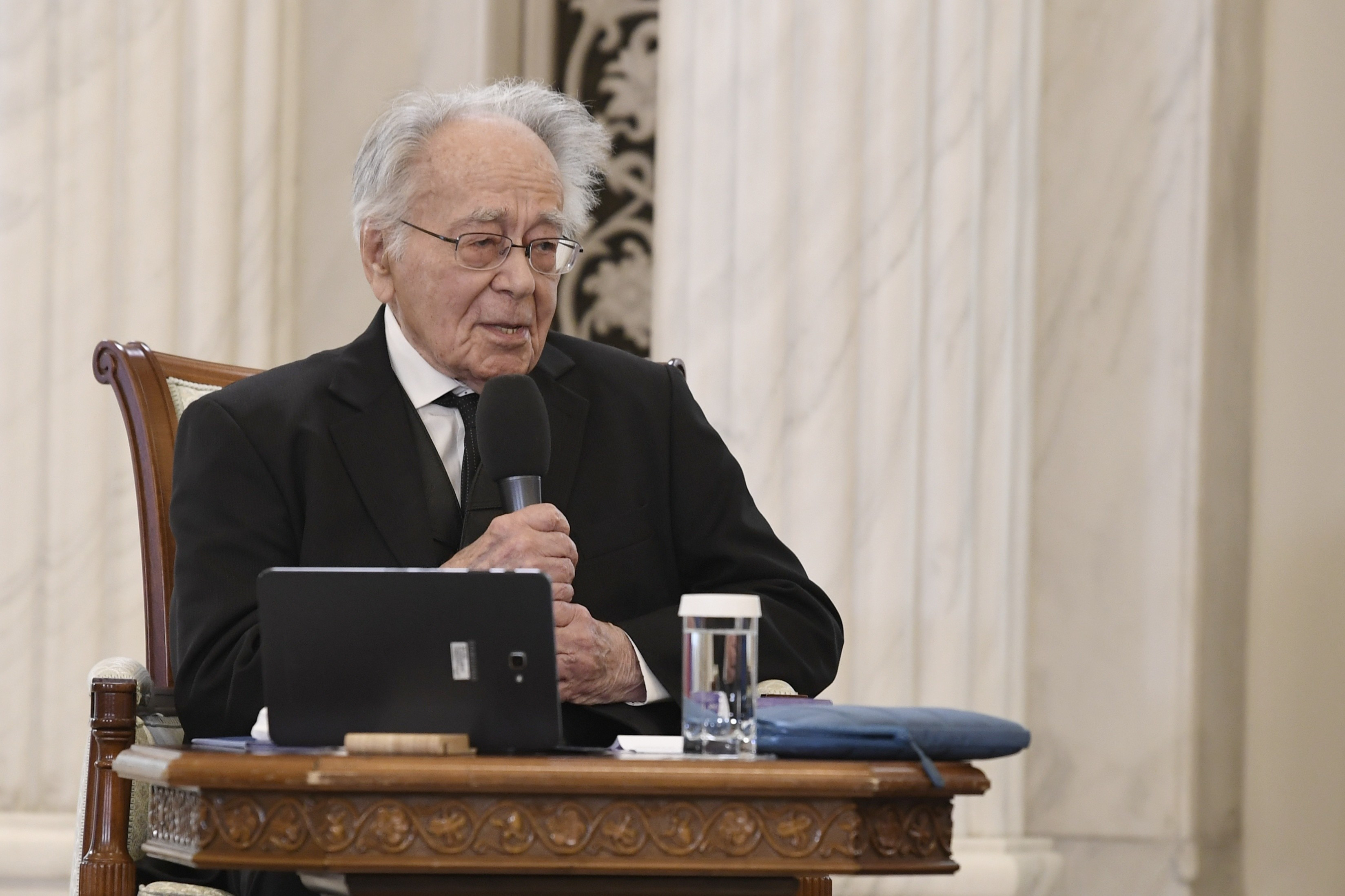 Mihai Şora va fi observator independent la europarlamentare: ”Pentru a ne apăra democrația”