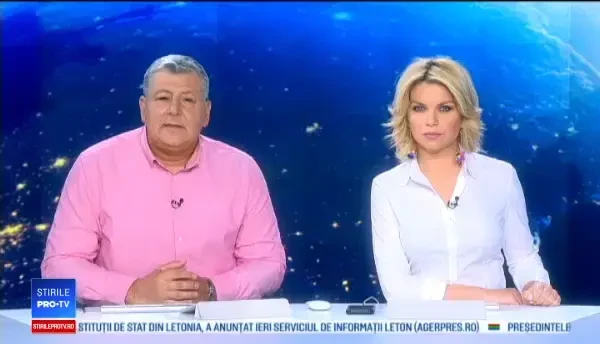 Imagini spectaculoase în SUA. O camionetă a plonjat și a aterizat exact peste o mașină