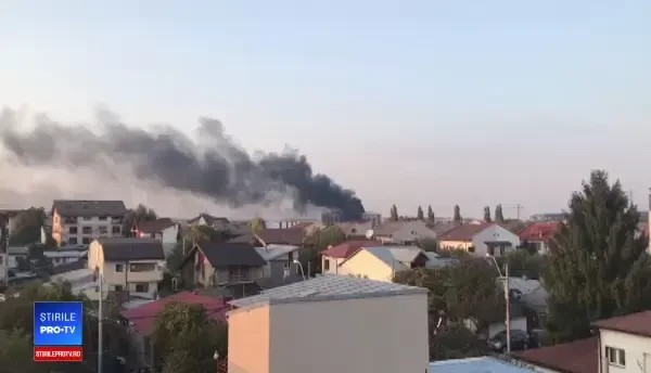 Incendiu la un bloc de locuințe din nordul Capitalei