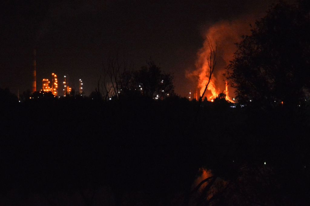 Explozie, urmată de incendiu la o rafinărie de petrol din Bosnia. VIDEO