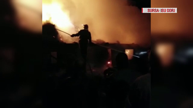 Incendiu într-o locuință din Gorj. Pompierii s-au luptat cu flăcările 5 ore