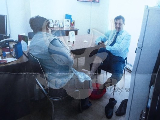 Director de primărie, sesiune de pedichiură cu o angajată. Ce explicație a avut