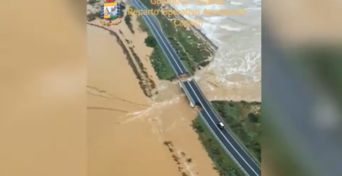 Alt pod prăbușit în Italia din cauza furtunilor. Autoritățile, în alertă. VIDEO