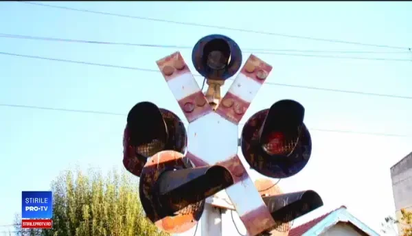 Trecerile la nivel cu calea ferată, o capcană mortală pentru șoferi
