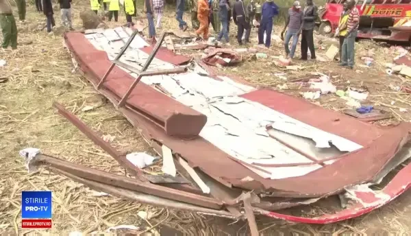 Tragedie după ce un autobuz s-a răsturnat în șant. 51 de persoane au murit