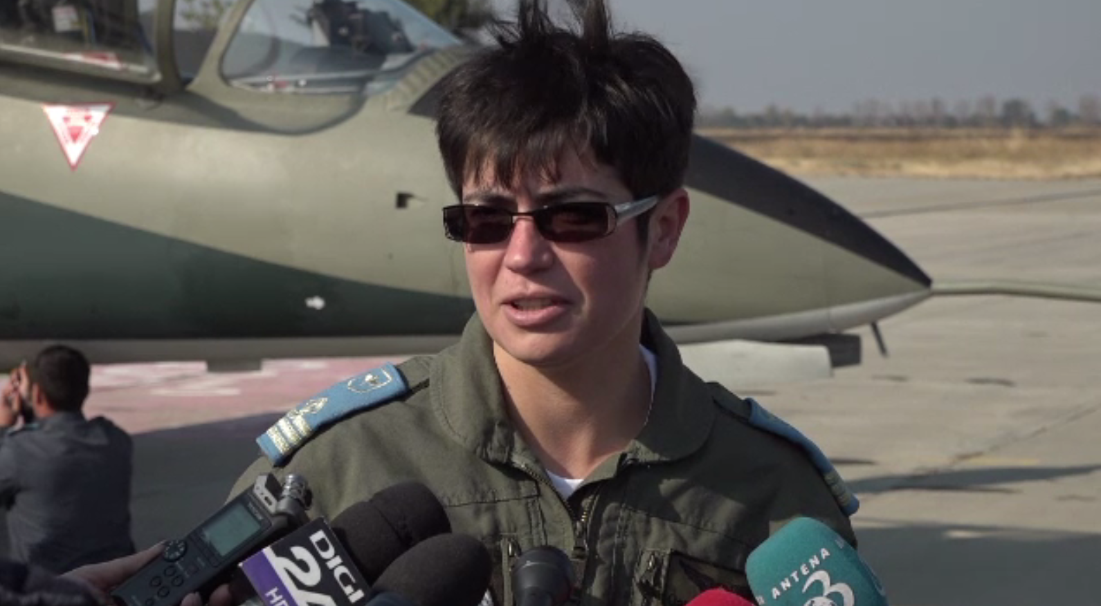 Prima femeie pilot din Forţele Aeriene Române instructor pe avion echipat cu motor cu reacţie