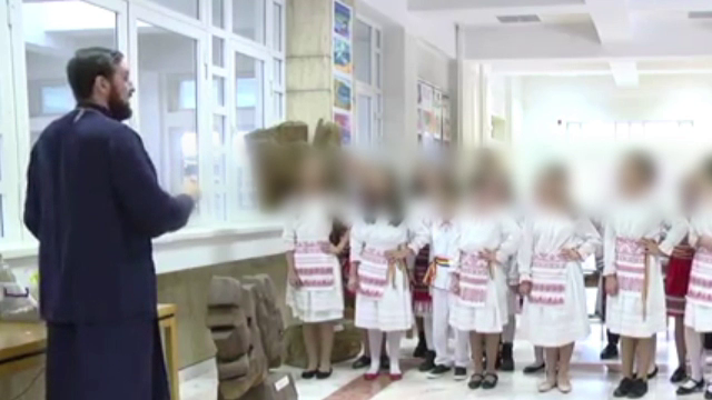 Imagini revoltătoare cu elevi postate de un arhidiacon, profesor la o școală. Explicația sa