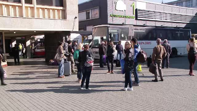 Haos după protestul transportatorilor. Tatăl unui elev: ”Niște cretini, le dăm banii în avans”