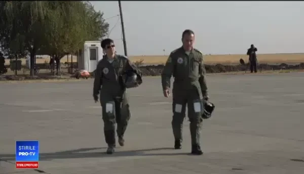 Prima femeie pilot din Forţele Aeriene Române instructor pe avion echipat cu motor cu reacţie