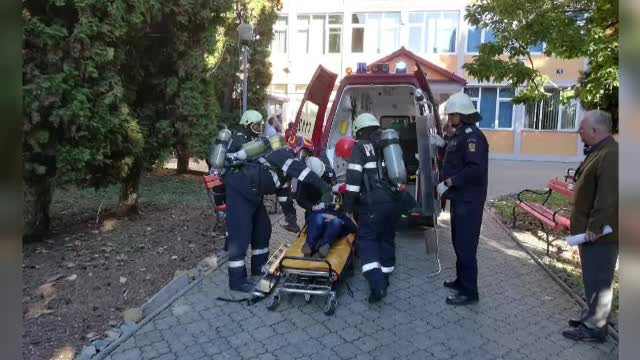 Explozie provocată de o candelă aprinsă într-un bloc din Galați. Unde se afla proprietara