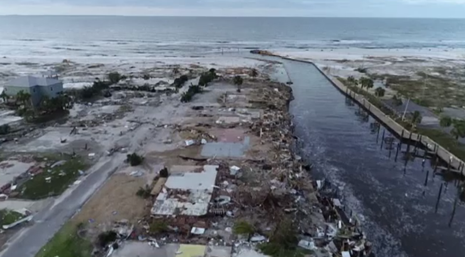 Imagini surprinse cu drona în urma dezastrului provocat de uraganul Michael. ”E şters de pe faţa pământului”