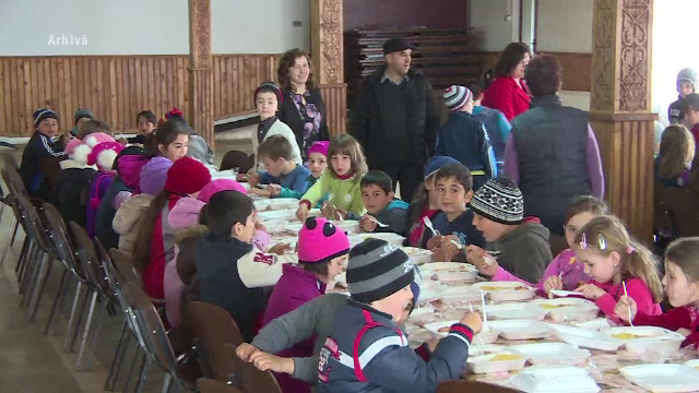 Programul ”Masă caldă pentru elevi”, la sertar de 3 ani, în timp ce abandonul școlar e în floare