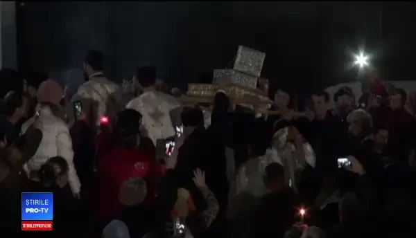 Cozi uriaşe la moaşte, în Iaşi.