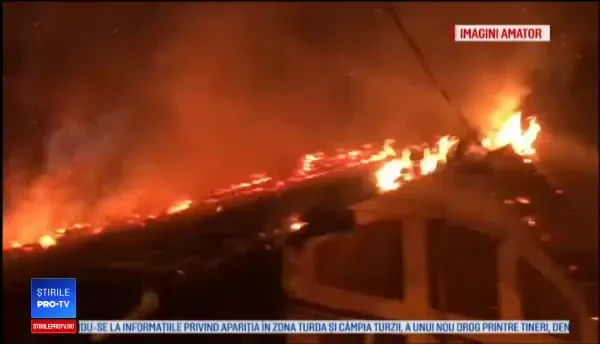 Centru comercial din Craiova, cuprins de flăcări. Ce spun martorii