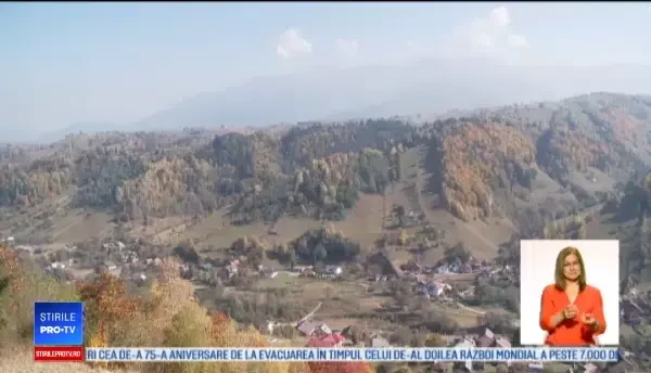 Turiștii profită de vremea caldă de la munte: „O minunăţie să vezi cum şerpuieşte apa”