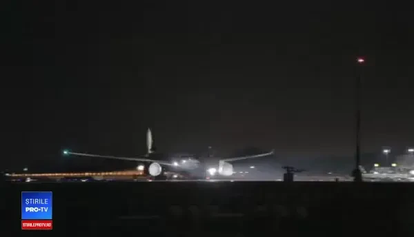 Avionul care a zburat pe cel mai lung traseu aerian comercial din lume a aterizat