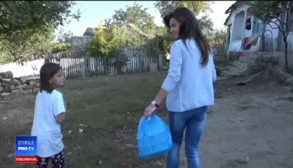 Cum o puteți ajuta pe Roxana, eleva din Vaslui care merge zilnic flâmândă la școală