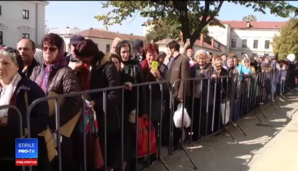 Părerea unui englez despre pelerinajul de la Sf. Parascheva. 40.000 de pelerini s-au închinat la raclă