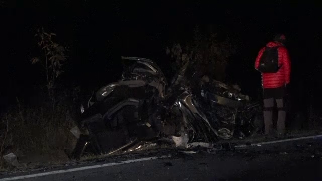 Două persoane au murit într-un accident, în Mureș. ”O mașină s-a rupt în trei”