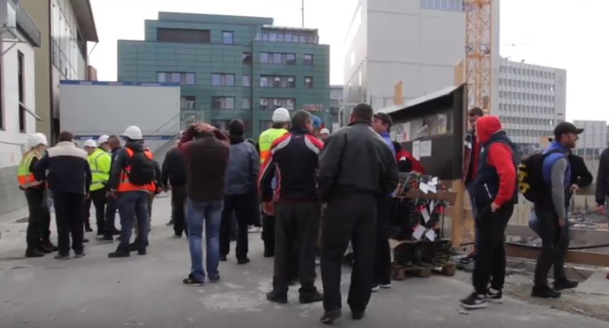 Zeci de muncitori români, angajați pe un șantier din Germania, lăsați pe drumuri și fără salarii