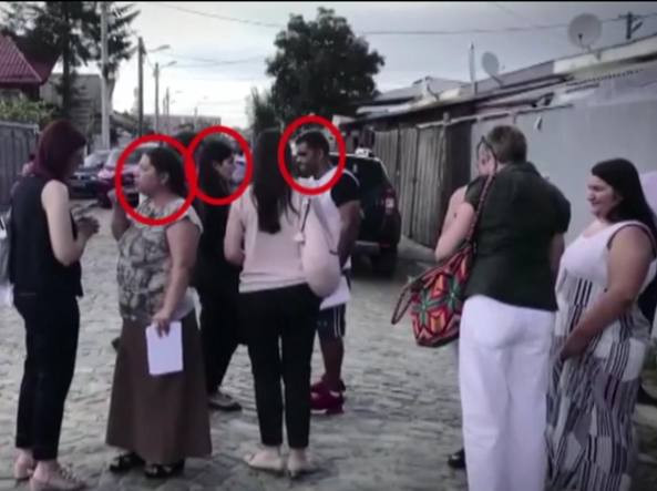 Ce au făcut romii după ce au primit 1500 € de la statul italian ca să plece din Roma