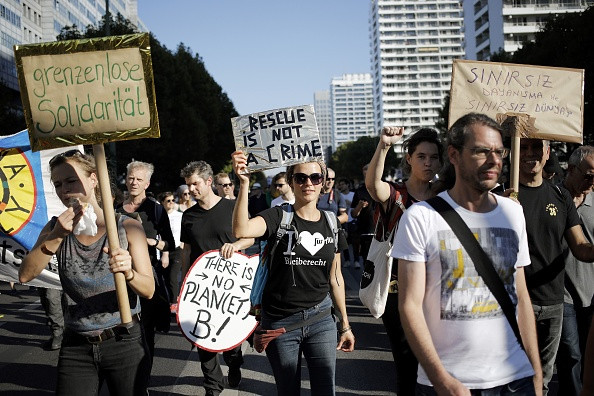 Sute de mii de persoane au demonstrat la Berlin împotriva urii, rasismului şi discriminării