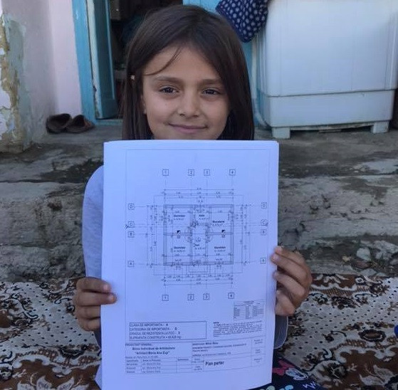 Mobilizare impresionantă pentru Roxana, fetița din Vaslui care își dorea un piure cu carne. ”O casă nouă până de Crăciun”