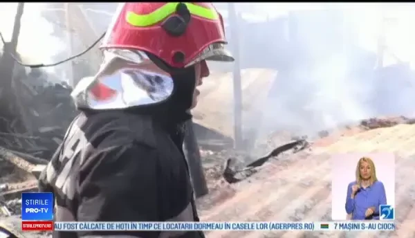 Incendiu puternic în Iași. Un bărbat ar fi dat foc casei după ce și-a amenințat familia