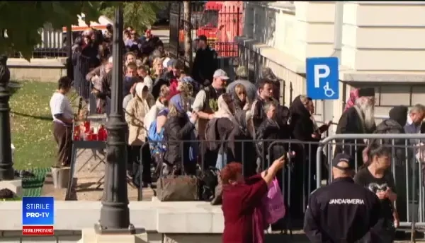 Sf. Parascheva. Un tânăr a făcut LIVE pe Instagram: Hello, suntem la Sfânta Parascheva. Mi-am făcut prieteni