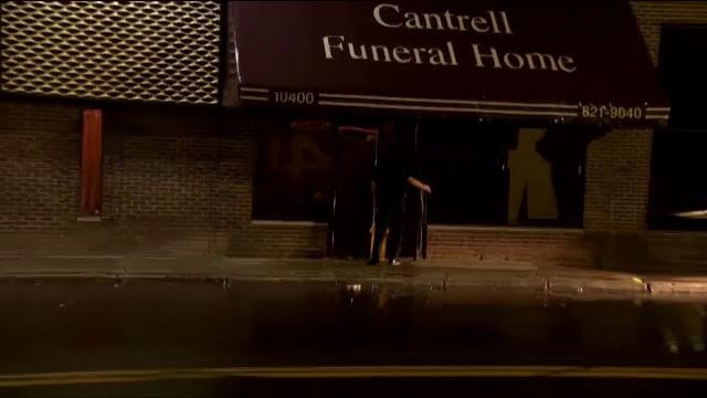 Descoperire macabră în tavanul unei firme de pompe funebre, în SUA