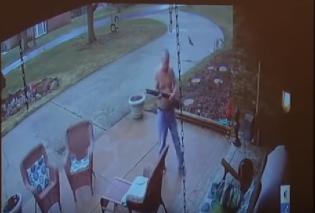 Un tânăr de culoare din SUA a fost atacat cu o pușcă, după ce a pus o întrebare. VIDEO