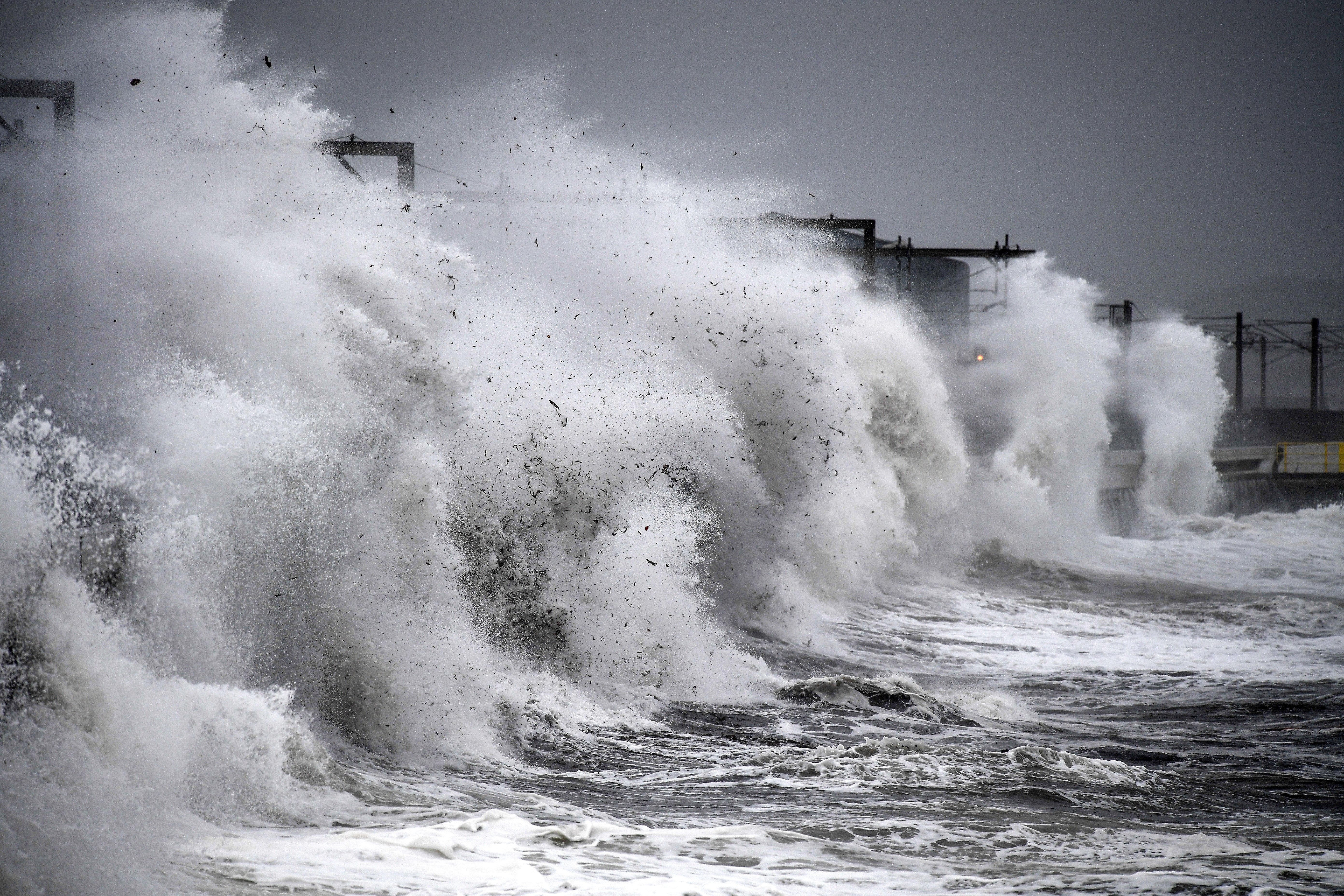 Furtuna Callum a ucis doi oameni în Marea Britanie. Un bărbat a fost luat de valuri