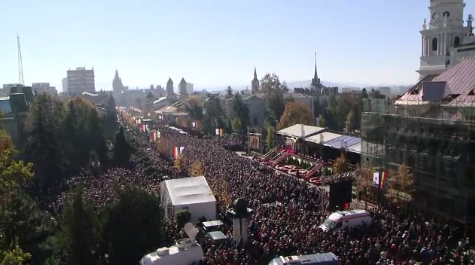 Sfânta Parascheva. Zeci de mii de credincioși s-au adunat pe o distanță de 3 kilometri