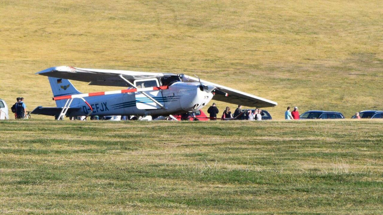 Trei morți, după ce un avion de mici dimensiuni s-a prăbușit peste un grup de oameni
