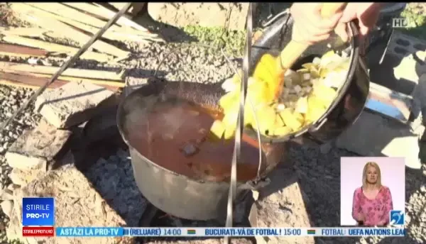 O veche tradiție a sașilor, reînviată într-un sat din Brașov. Turiștii au mâncat bunătățile gazdelor