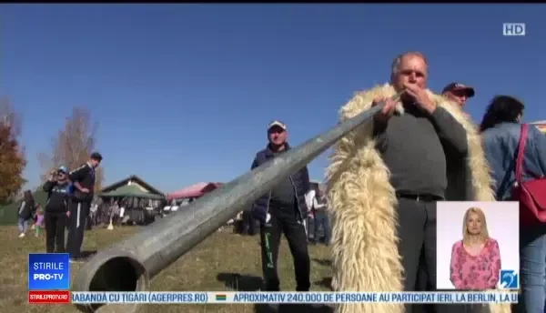 Sărbătoare în Slănic Moldova. Bunătăți de la producători locali și hore, de Răvășitul oilor