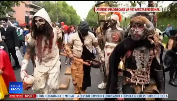 Monștri și zombie pe străzile din Santiago de Chile