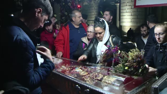 sfanta parascheva, coada, romani, live, facebook,
