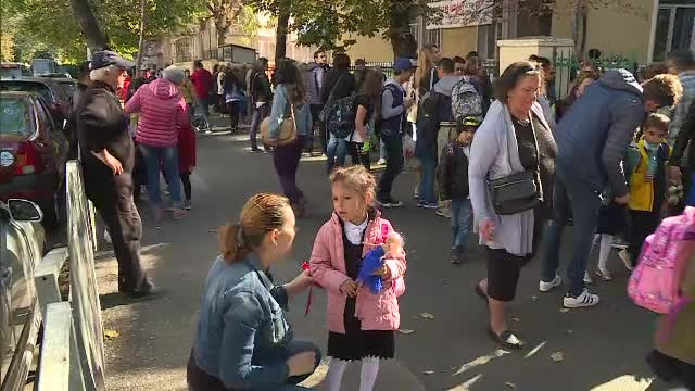 Lupta cu efectele vizei de flotant. Părinții care împart mașina pot primi 500 lei lunar