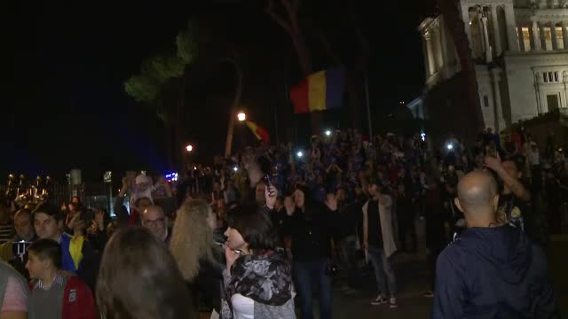 Scandări ”vrem acasă, hoții nu ne lasă” în timpul vizitei în Italia a lui Iohannis