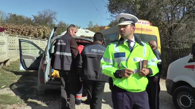 O fetiță a murit după ce s-a ascuns în spatele roții unei mașini