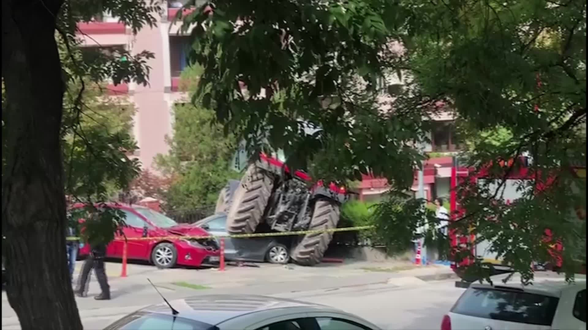 Tractorist împuşcat de poliţie după ce a încercat să atace o ambasadă