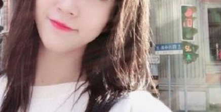 O vedetă Youtube a fost arestată pentru că a jignit imnul național. VIDEO