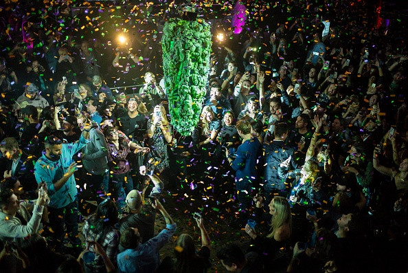 Canada, a doua țară din lume care a legalizat marijuana. La magazine s-au format cozi