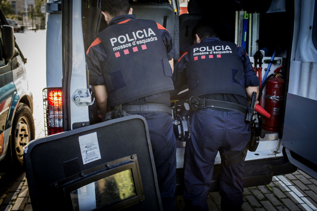 Doi români i-au permis unui preot să le abuzeze sexual copilul. Au fost condamnați în Spania