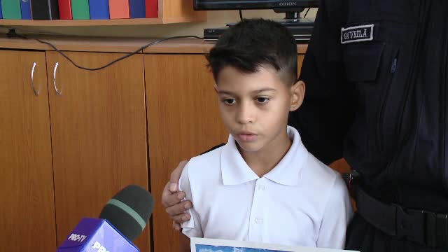 Un jandarm din Craiova i-a spus copilului său ce să facă dacă găseşte un portofel pe stradă. Ce i-a adus băiatul a doua zi