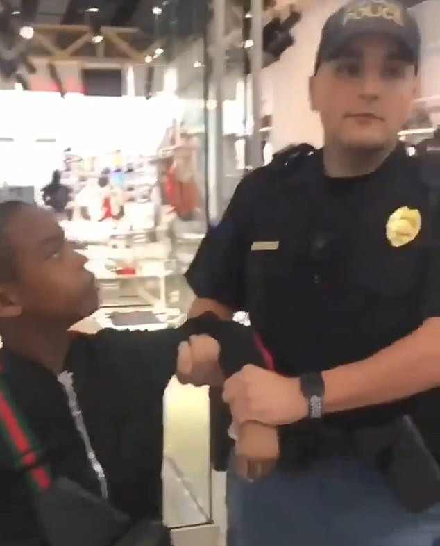 Un rapper american de 12 ani a fost arestat și amenințat cu închisoarea. VIDEO