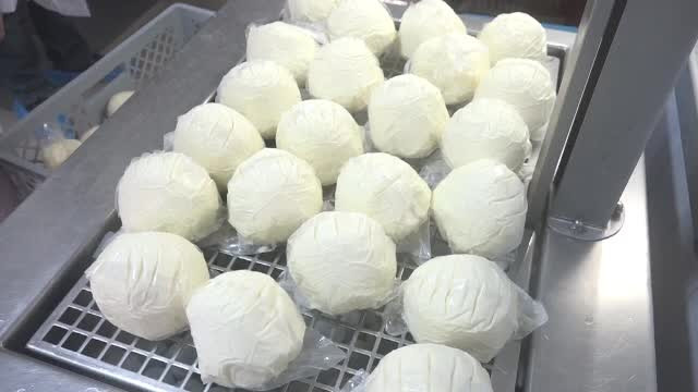 Pericolul din bucate. Cantitatea de sare ascunsă în produse și ce riscăm când consumăm mai mult de 5 grame pe zi